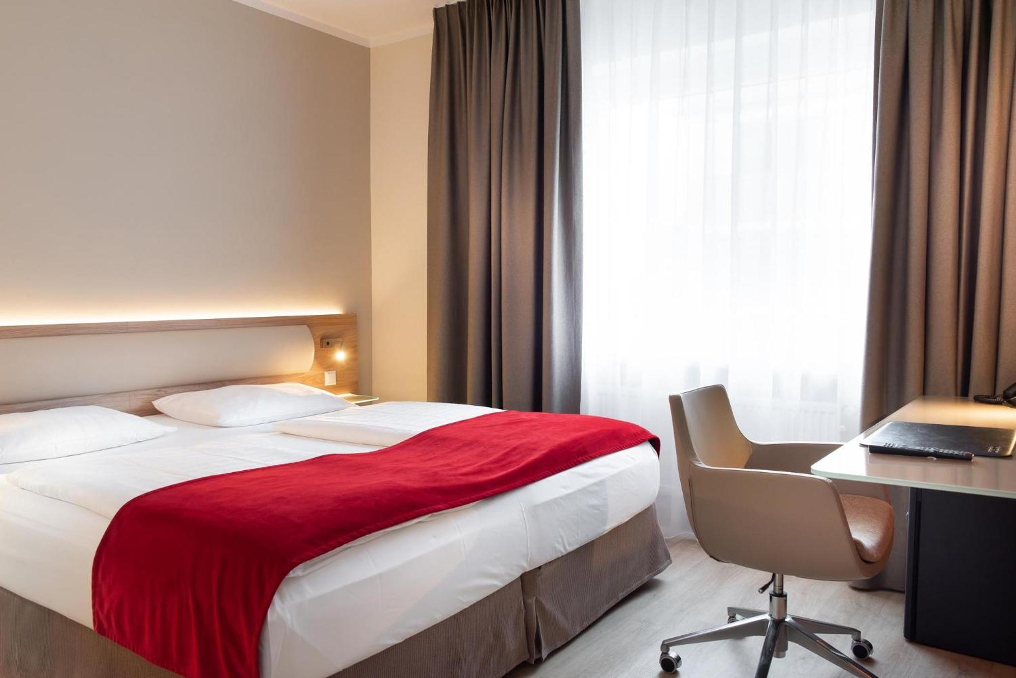 הנובר Hotel Koenigshof Am Funkturm Business מראה חיצוני תמונה